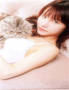 绑架美女挠脚心视频-两男一女60分钟视频